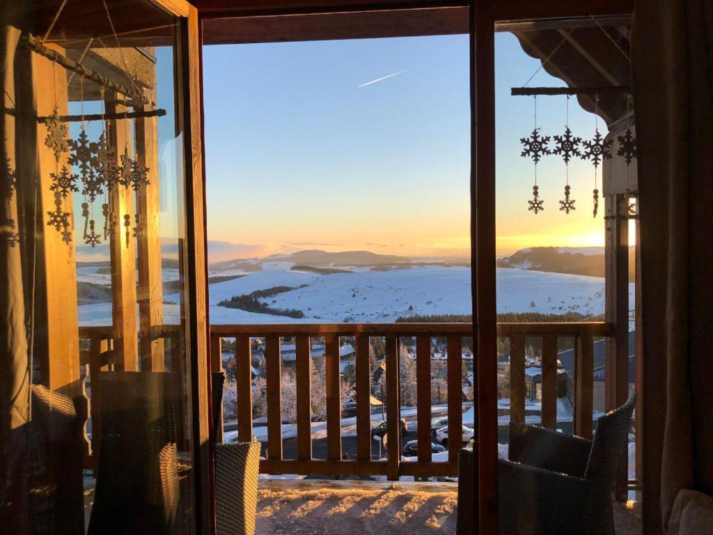 Lama-Gite-Des-Puys T3 Lamado Vue Epoustouflante Sud Avec Grande Terrasse Super Besse Dış mekan fotoğraf