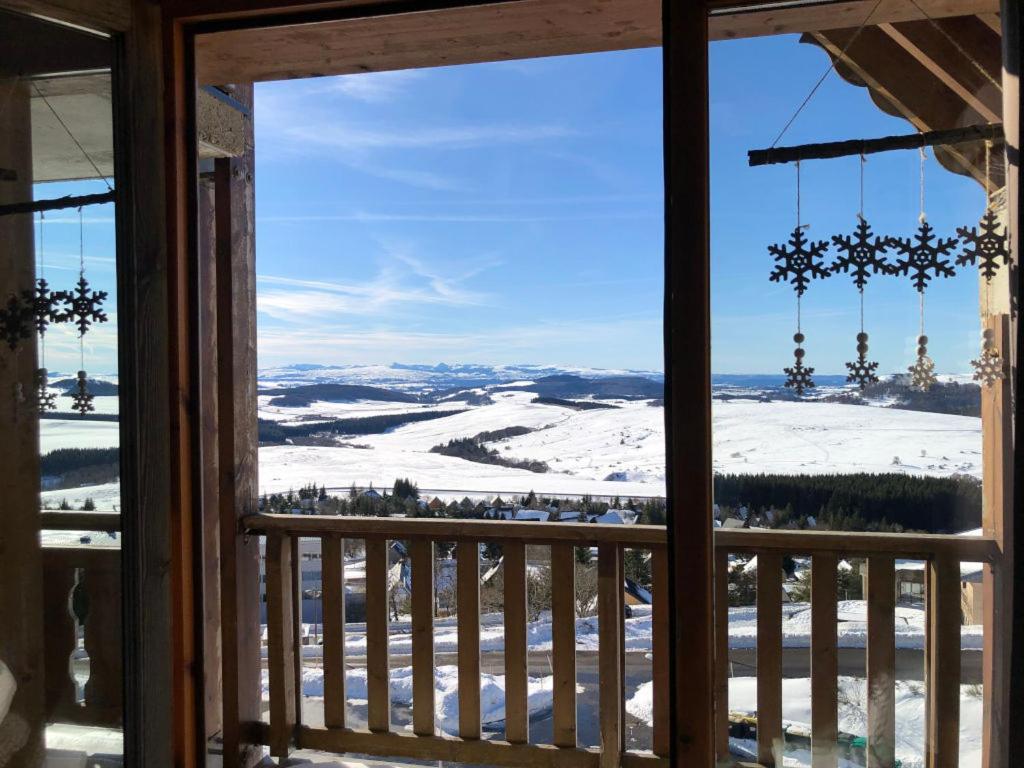 Lama-Gite-Des-Puys T3 Lamado Vue Epoustouflante Sud Avec Grande Terrasse Super Besse Dış mekan fotoğraf